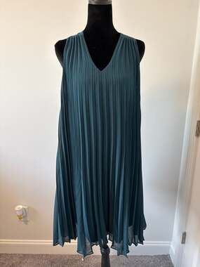 Banana Republic Factory Pleated V-Neck Mini Dress, Size M